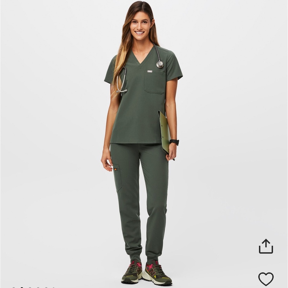 Figs Jogger Scrubs - High Waist Zamora Jogger 3X + Catarina 1 Pocket Top XL